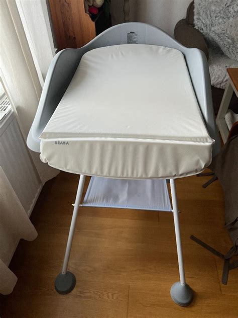 Schéma dvoudílné sady přebalovacího pultu a vaničky