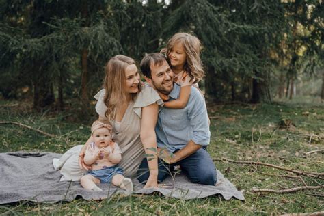 Rodinné foto v zlaté hodince s teplým světlem