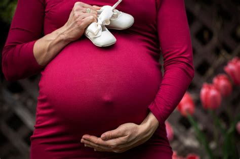 grafické znázornění denní doporučené dávky vápníku pro těhotné a kojící ženy ve srovnání s běžnou populací