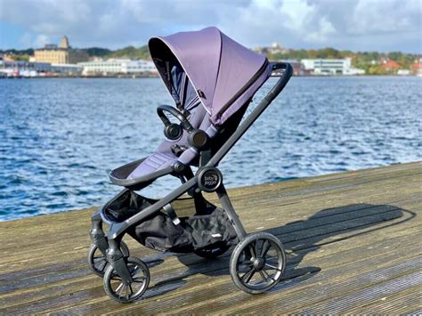 Schéma kočárku BabyJogger CITY SIGHTS s rozložením korbičky a sportovního sedátka.