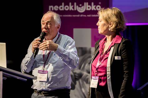 Logo Nedoklubka a fotografie z akcí