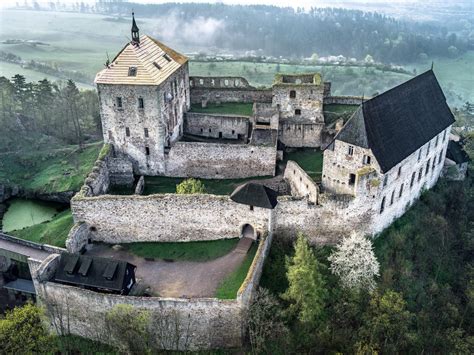 Panoramatický výhled z hradu Točník na Brdské vrchy