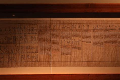 staroegyptský papyrus s lékařskými záznamy