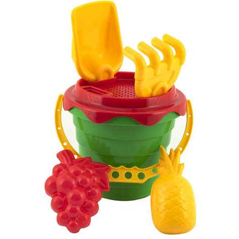 sada hraček na písek z roku 1973: lopatička, kbelík, formičky, sítko, hrabičky, misky a konvička