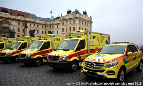 Fotografie vozidla XXL sanitky typu Mercedes-Benz na základně