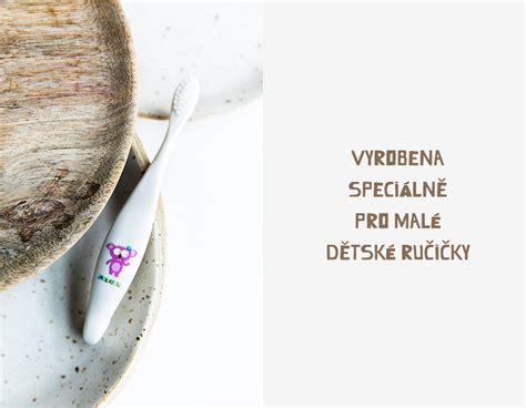 ilustrace dětských ručiček s nůžkami Farlin