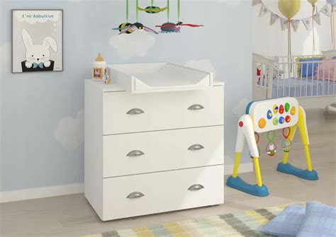 Komoda HENSVIK IKEA s přebalovacím pultem v dětském pokoji