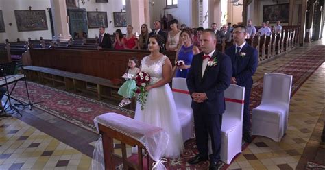 Obrázek tehotné nevěsty na svatbě