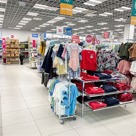 Přehled dětského oblečení v prodejně Pepco