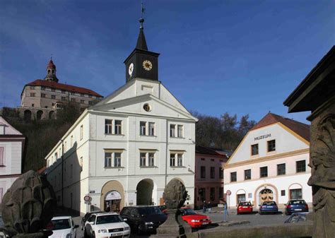 Infografika: Chronologie narození v regionu Náchodska za období 2011-2012