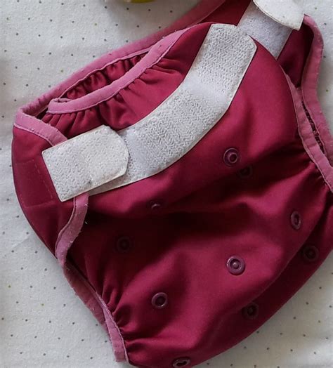 detail svrchních PUL kalhotek s gumičkami