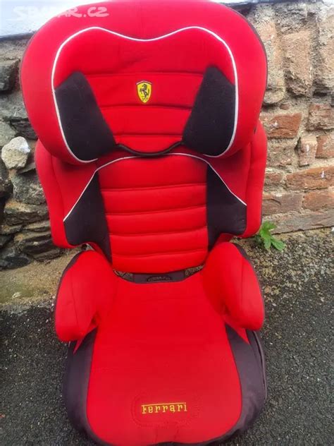 Schéma dětské autosedačky s vyznačenými částmi novorozenecké vložky a vymezovače hlavičky