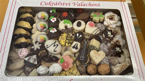 vánoční cukroví ve tvaru ovoce