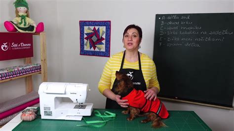 galerie fotografií kroků šití džínů, od přípravy dílů po sešívání švů