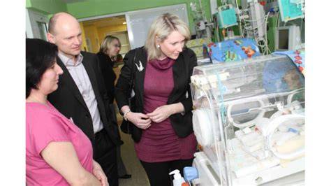 Fotografie z neonatologického oddělení - podpora dýchání a výživy
