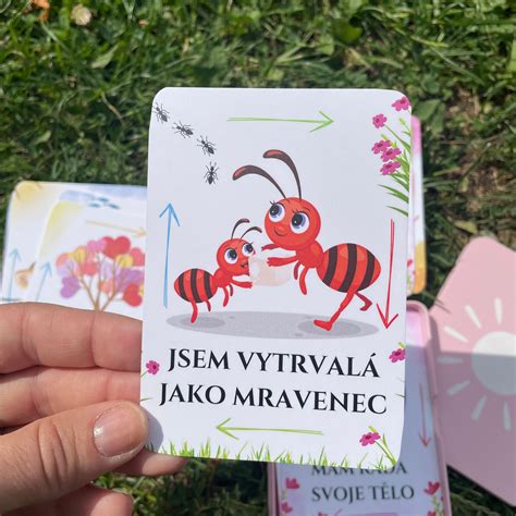 detailní pohled na sadu milníkových kartiček pro chlapečka
