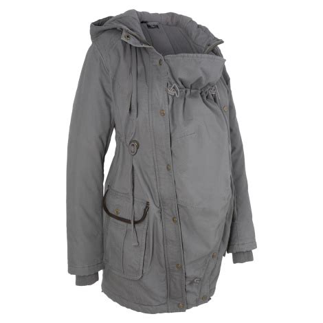 Detail nosičské bundy s rozepnutou vsadkou pro dítě