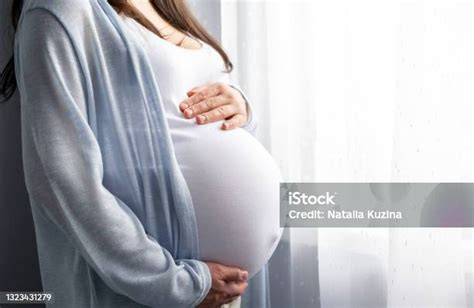 Těhotná žena s podpůrnou lékařskou péčí