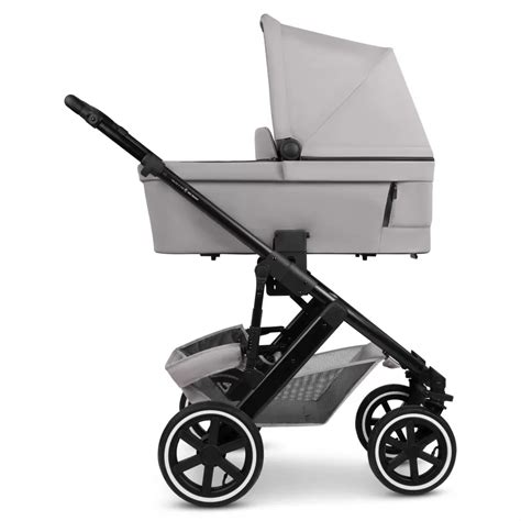 Detail hluboké korby kočárku