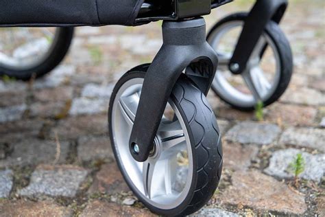 Detail různých typů koleček kočárku