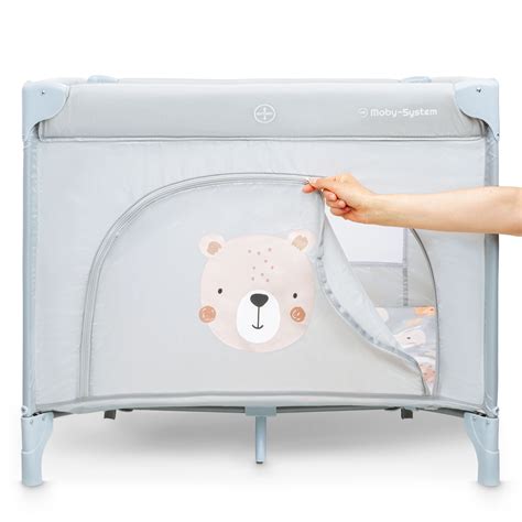 ilustrace dětské cestovní postýlky se standardní matrací