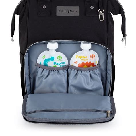 Ukázka různých materiálů tašek na kočárek: nylon, koženka, polyester