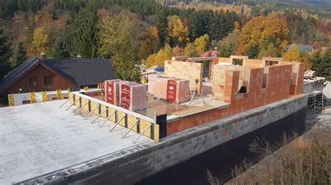 Průřez zrání betonu: klíčové fáze hydratace a vlhkost
