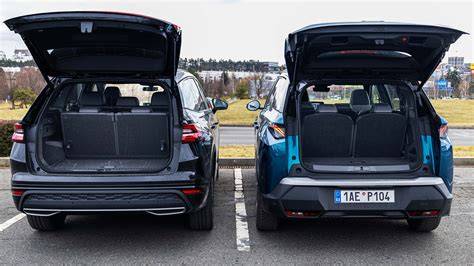 Infografika: Srovnání objemů kufru a tvarů otevírání kufru mezi hatchbacky a SUV