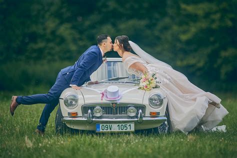 Svatební fotografie těhotného páru