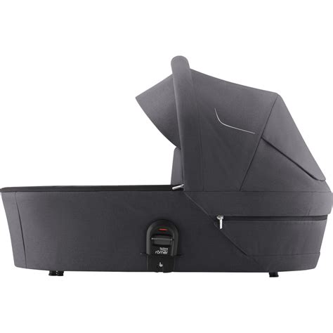 Hluboká korba Britax Carrycot s integrovanými adaptéry a odnímatelným nánožníkem.