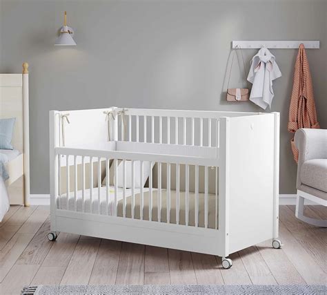 ilustrace různých forem společného spaní (sdílení postele, přikládací postýlka, dětská postýlka v ložnici rodičů)