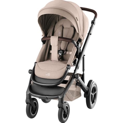 Detailní pohled na odpružení a kola kočárku Britax Smile 5Z