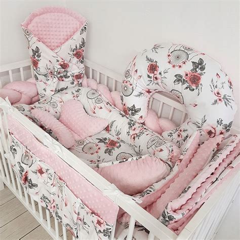 Oboustranné hnízdecko pro miminko - obrázek ukazující varianty materiálů a designů