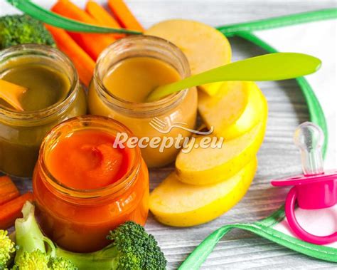 Obrázek s různými druhy ovoce a zeleniny vhodných pro dětské příkrmy.