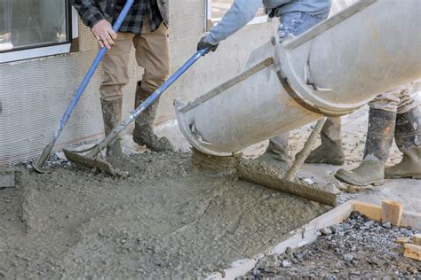 Schéma znázorňující proces betonování v zimních podmínkách s nutností tepelné ochrany a použitím urychlovače.