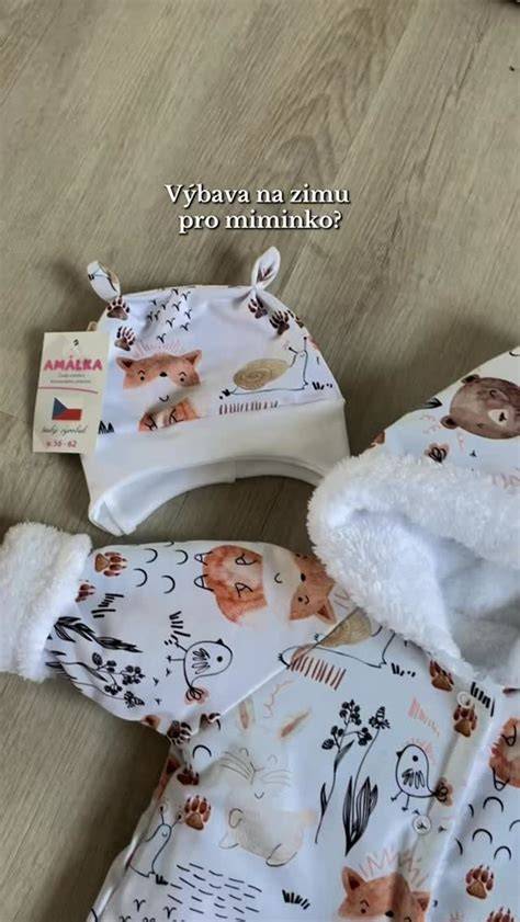 infografika: materiály a vlastnosti velurového kojeneckého pyžama
