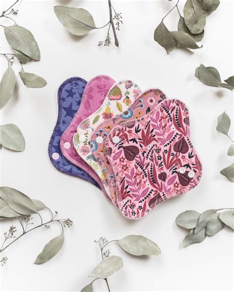 různé typy poporodních vložek různých značek