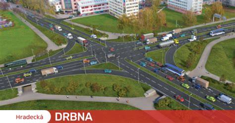 Infografika s mapou trasy Hradecké ulice a místa nehody