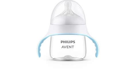 Dítě pijící z hrnečku Philips Avent s praktickými držadly