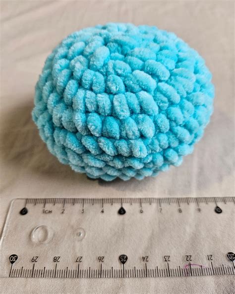 hotová háčkovaná antistresová kulička