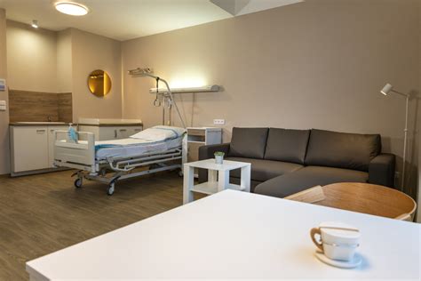 fotografie moderního porodního pokoje v porodnici
