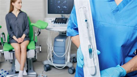 porovnání hormonálního a nehormonálního nitroděložního tělíska