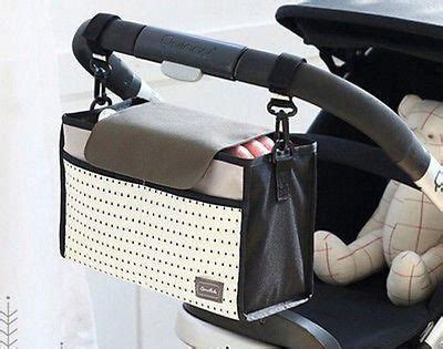 Obrázek ukazující různé způsoby instalace tašky na kočárek