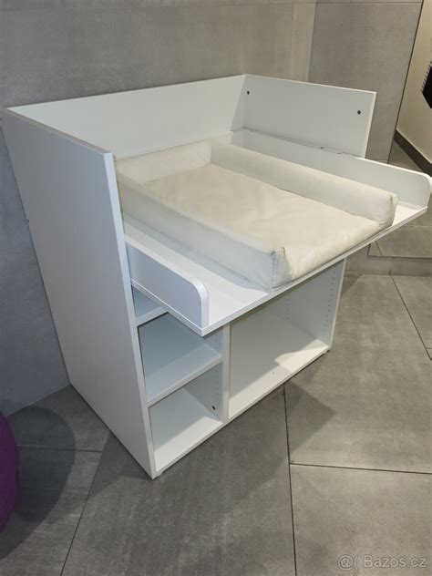interiér přebalovací místnosti v Ikea