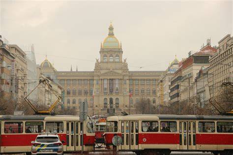 Rozmanité konfigurace Zoomu: korbičky a sedačky v různých směrech