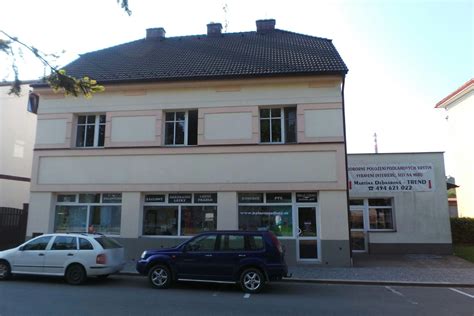 Postup renovace péřového výrobku: rozpárání, třídění peří, vyčištění, nové sypky, šití kostek
