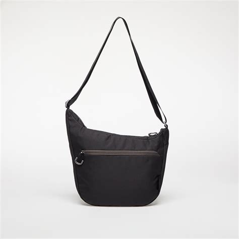 Kvalitní materiál a stylový vzhled tašky, crossbody provedení a praktické kapsy