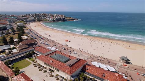 Infografika: Mapa Bondi a okolí s vyznačením čtvrtí Bondi Junction, Bondi Beach a North Bondi