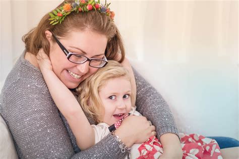 Obrázky související s narozením dítěte lze stáhnout zdarma z veřejných zdrojů, zmíněné odkazy uvedeny výše.