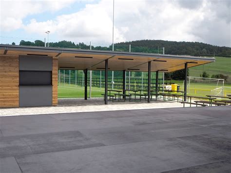 sportovní areál Hněvošice s fotbalovým hřištěm a tenisovými kurty